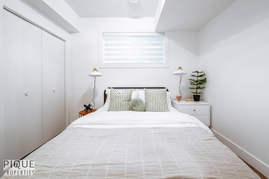 Brand New Pond Paradise - Firetable - King Bed - Ac - Bbq * Edmonton