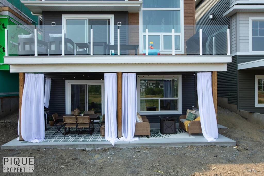 Brand New Pond Paradise - Firetable - King Bed - Ac - Bbq * Edmonton