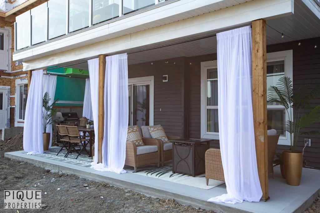Brand New Pond Paradise - Firetable - King Bed - Ac - Bbq Apartment Edmonton