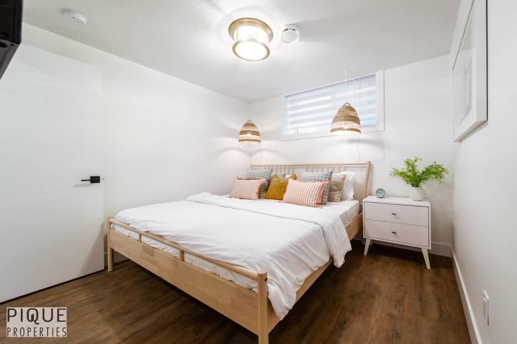 Brand New Pond Paradise - Firetable - King Bed - Ac - Bbq Apartment Edmonton